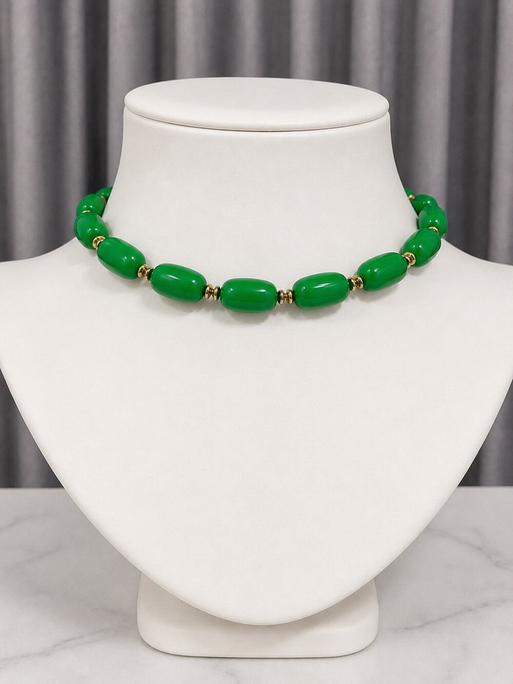 Vintage Green Chunky Oval Bead Choker Necklace Gold Tone 16”